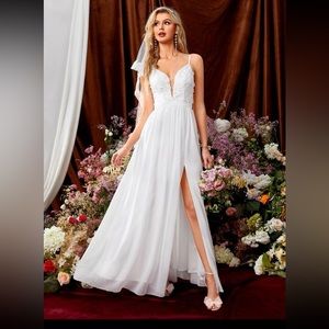 Brand new Wedding dress, perfect for pictures.